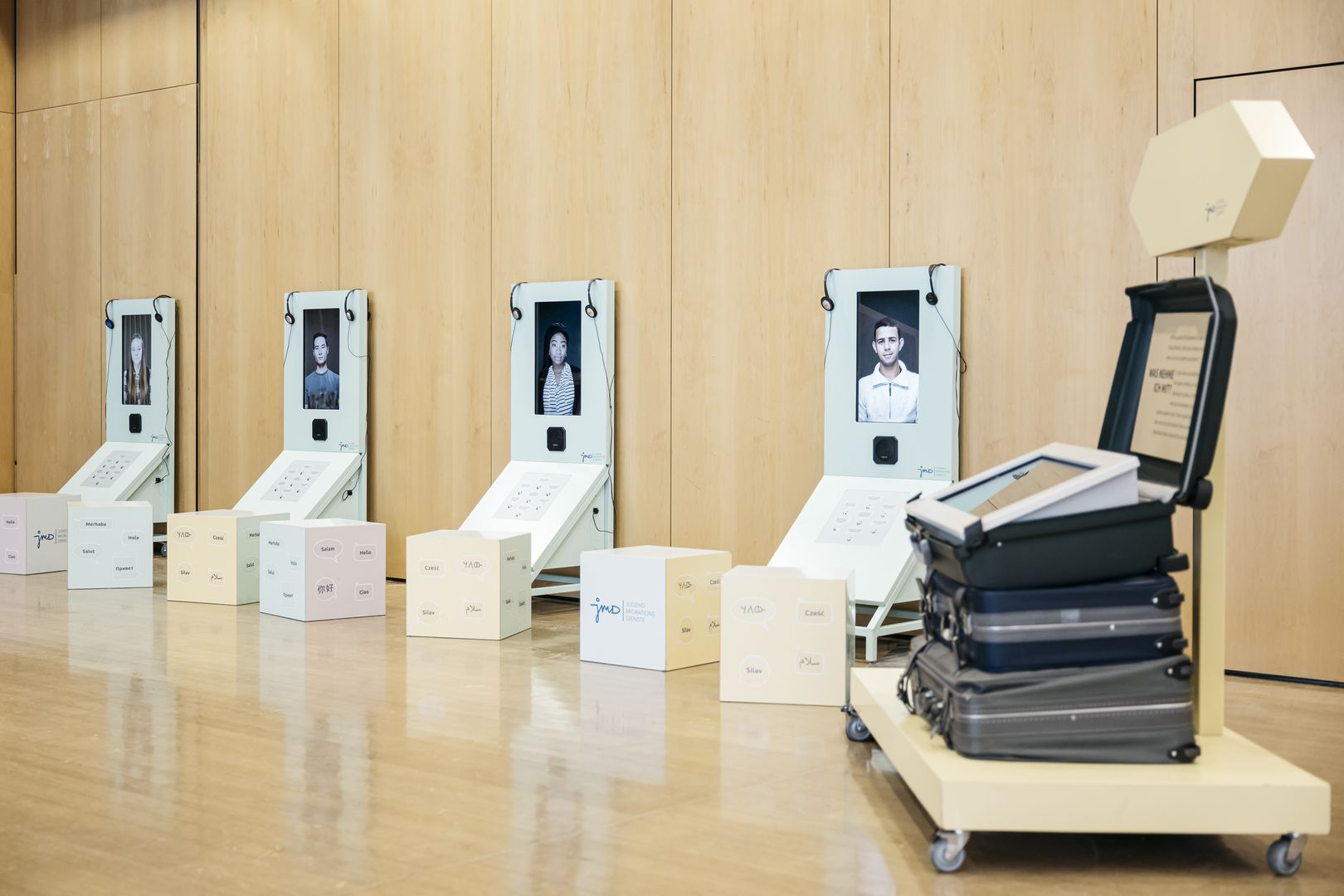 Bild von Youniworth Ausstellung