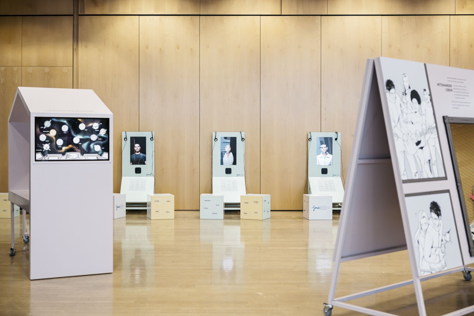 Bild von Youniworth Ausstellung