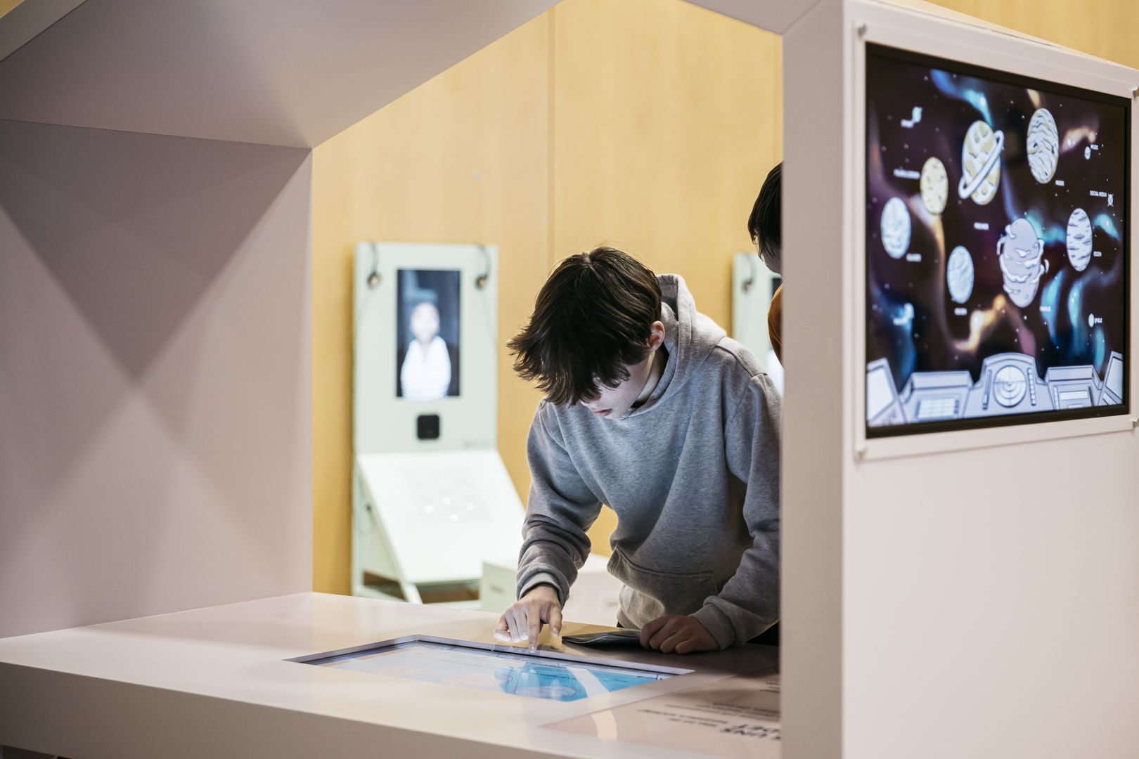 Bild von Youniworth Ausstellung